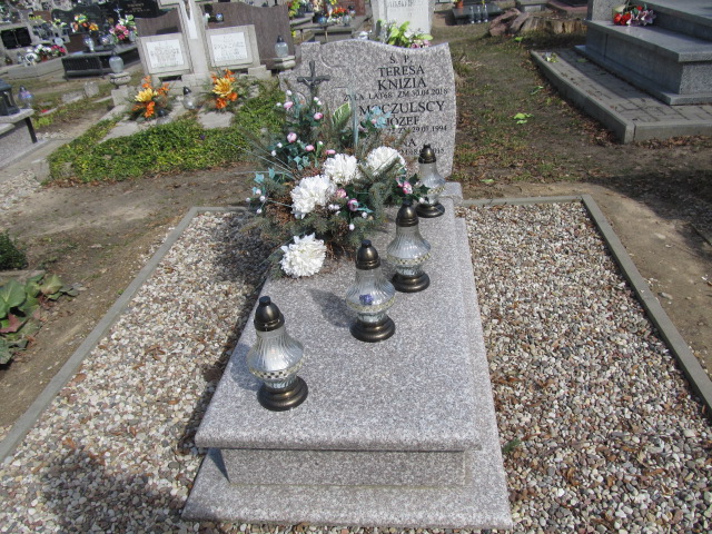 Grób Teresa Knizia