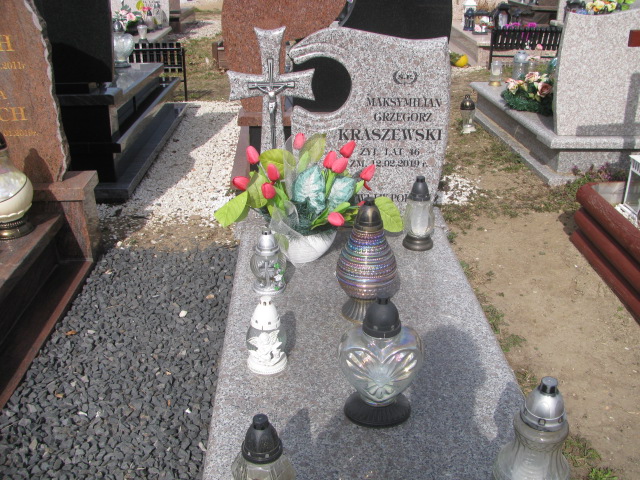Grób Maksymilian Kraszewski